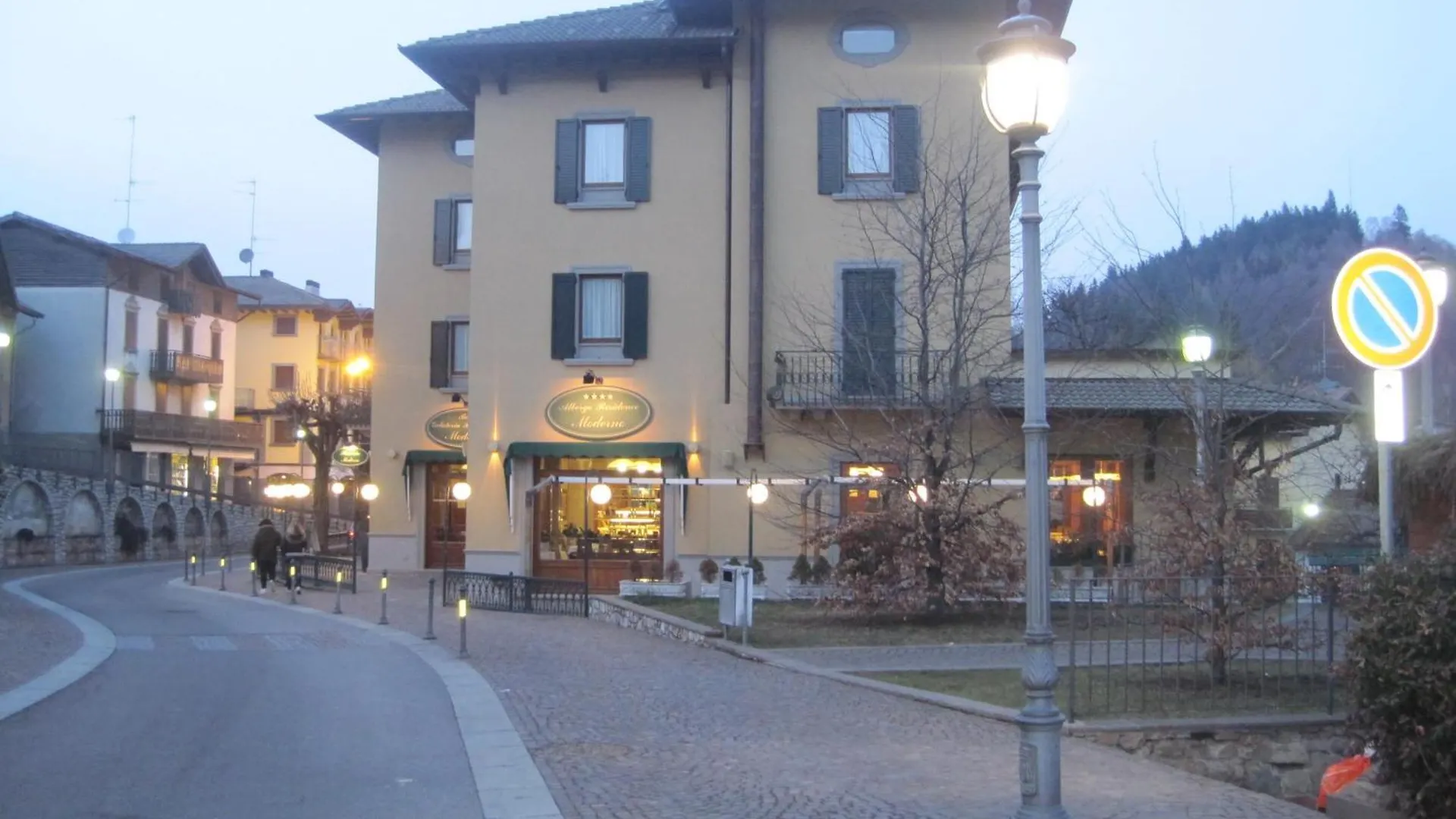 **** Aparthotel Hotel Residence Moderno Selvino Italy